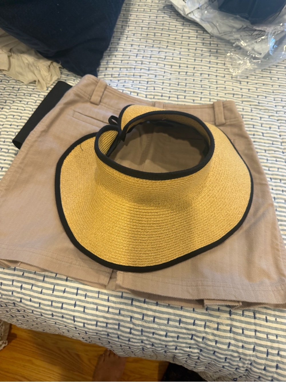 Sun n’ sand Straw Visor with Black Trim